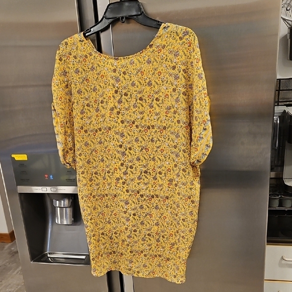 💕MAX STUDIO💕 Short Sleeve High Low Blouse ~ Yellow Ditsy Floral Print Large - Picture 2 of 8
